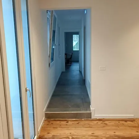 De Uait Aus